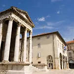 Old Town Uspon